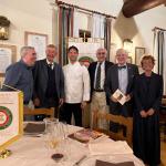 Il Delegato con alla sua dx. la sig.ra Sandra Coordinatrice dell'Hospitality, mentre alla sua sx con il Consultore Roberto Garzaro, il cuoco Diego della Foresteria di Casa Zonin 1821 ed il comm. Giuseppe Zonin e Gabriel, Sommelier di Casa Zonin 1821.