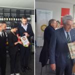 Il Delegato consegna il gagliardetto a chef e gestore e l'attestato di benemerenza a Salvatore Ragusa per il 40° di appartenenza