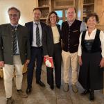 I Simposiarchi Alfonso Sidro e Diego Belli, la Delegata Monica De Mattia, i proprietari del ristorante Al Capriolo Massimiliano e Marina Gregori, relatrice della serata