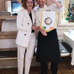Delegata Monica De Mattia con il cuoco e titolare Luigi Dariz Delegata Monica De Mattia con il cuoco e titolare Luigi Dariz