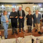 Ringraziamenti allo chef e alla brigata e consegna del piatto dell'Accademia