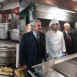 Il cuoco di bordo; la preparazione della pizza a bordo; il Delegato, il Segretario e il Coordinatore Terr. Sicilia Orientale con il cuoco di bordo